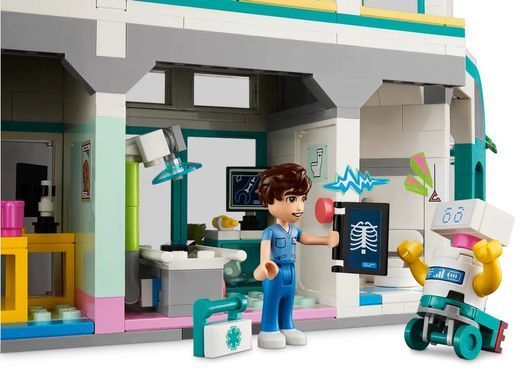 LEGO Конструктор Friends Больница в Хартлейк-Сити 42621 фото