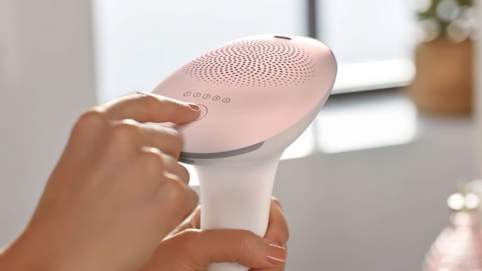Philips Фотоепілятор Lumea IPL 7000 Series, від мережі, кіл-ть спалах.-250000, 5 Дж/см2, 4 см2, футляр, білий SC1994/00 фото