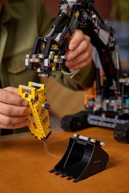 LEGO Конструктор Technic Экскаватор Volvo EC500 Hybrid 42215 фото