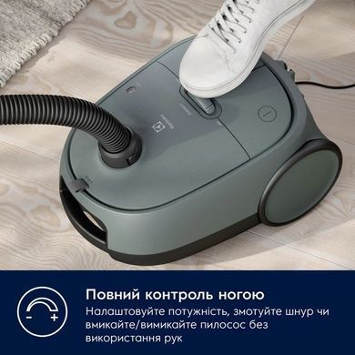 Electrolux Пылесос мешковый, 750Вт, мешок-3.5л, HEPA12, s-bag, 3 насадки, зеленый EB61C1OG фото