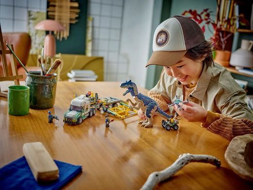 LEGO Конструктор Jurassic World Миссии динозавров: Грузовик для перевозки алозавра 76966 фото