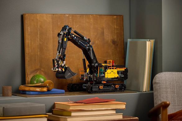LEGO Конструктор Technic Экскаватор Volvo EC500 Hybrid 42215 фото