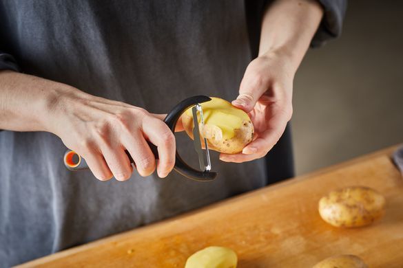 Fiskars Овощечистка горизонтальная Functional Form, с подвижным лезвием, 23см, нержавеющая сталь, пластик, черный