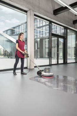 Karcher Підлогомийна машина Karcher BDS 43/150 C Classic 1500Вт однодискова 430мм 150об/хв 44.18кг 1.291-243.0 фото