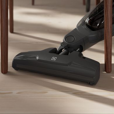 Electrolux Пылесос беспроводный, конт пыль -0.3л, автон. раб. до 45мин, вес-2.65кг, НЕРА, 2в1, турбо-щетка, 2 насадки, серый ES31CB18GG фото