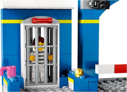 Конструктор LEGO City Переслідування на поліцейській дільниці 60370 фото