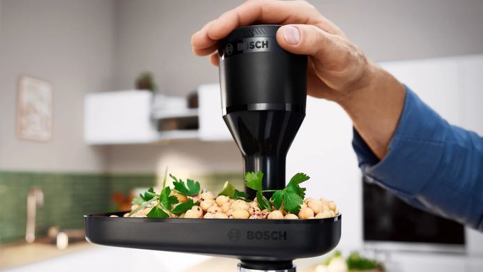 Bosch М'ясорубка Bosch, 2100Вт, 3.5кг/хв, 2 решітки, насадка для ковбас, кеббе, соковижималка, пластик, чорний MFWS650B фото