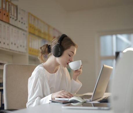 Belkin Навушники Over-Ear Soundform Surround Wireless, чорний AUD009HQBK фото