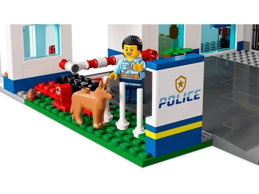 LEGO Конструктор City Полицейский участок 60316 фото