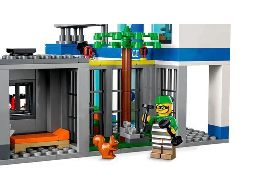 LEGO Конструктор City Полицейский участок 60316 фото