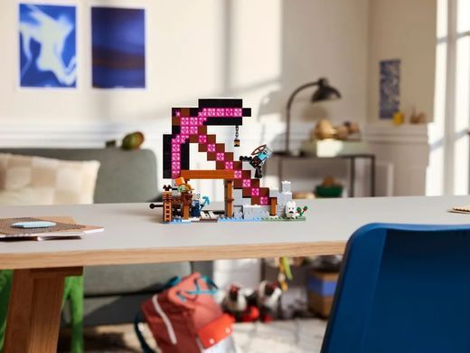 LEGO Конструктор LEGO Minecraft Шахта &laquo;Кайло&raquo; 21277 фото
