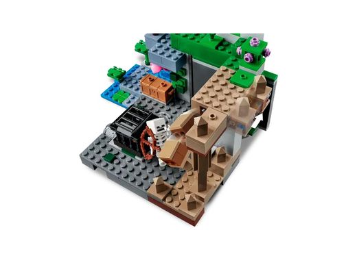 Конструктор LEGO Minecraft Підземелля скелетів 21189 фото