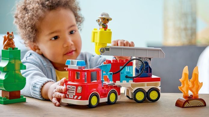LEGO Конструктор LEGO DUPLO Town Пожежна машина зі шлангом і пожежником 10473 фото