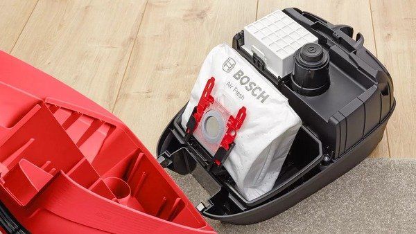 Bosch Пылесос мешковый, 700Вт, мешок-4л, НЕРА13, турбощётка, красный BGL6PET1 фото