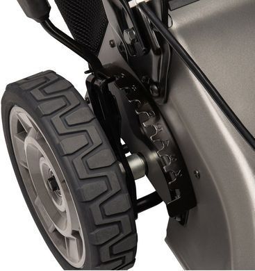 Makita Газонокосарка акумуляторна DLM462Z самохідна, LXT 36В (18+18В), 46 см, 60 л, 39 кг, 20-100мм, мульчір-е, 2.5-5 км/год, до 1900 м2, SOLO DLM462Z фото