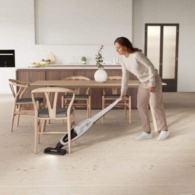 Electrolux Пылесос беспроводный, конт пыль -0.3л, автон. раб. до 45мин, вес-2.8кг, НЕРА, 2в1, турбо-щетка, BRC, 4 насадки, белый ES52CB18SH фото