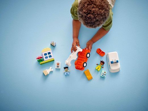 LEGO Конструктор LEGO DUPLO Town Швидка допомога та водій 10447 фото