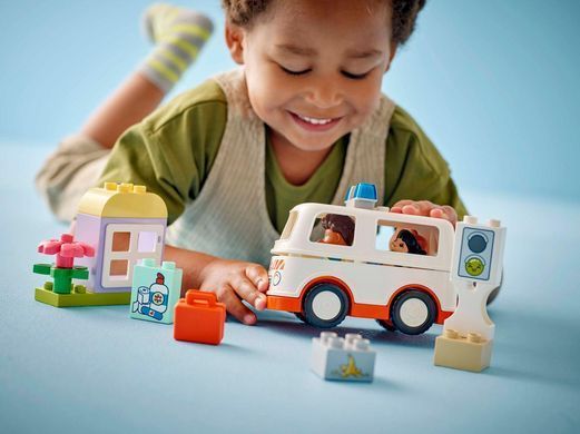 LEGO Конструктор LEGO DUPLO Town Швидка допомога та водій 10447 фото