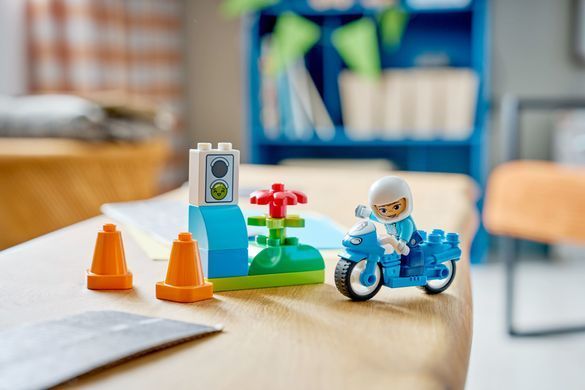 LEGO Конструктор LEGO DUPLO Town Синій поліцейський мотоцикл 10471 фото
