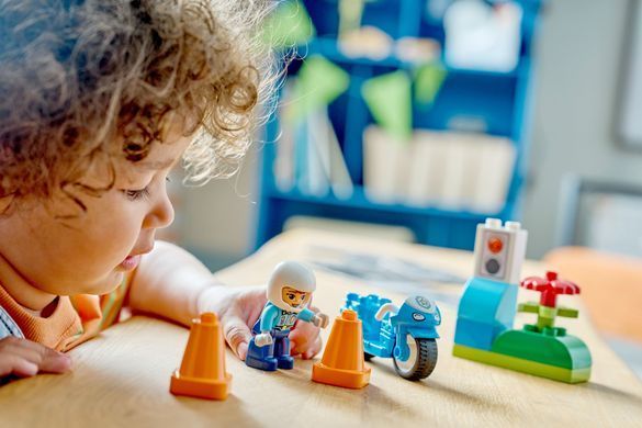 LEGO Конструктор LEGO DUPLO Town Синій поліцейський мотоцикл 10471 фото