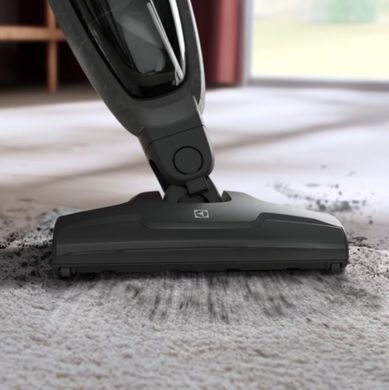 Electrolux Пылесос беспроводный, конт пыль -0.3л, автон. раб. до 45мин, вес-2.65кг, НЕРА, 2в1, турбо-щетка, 2 насадки, белый ES31CB18SH фото