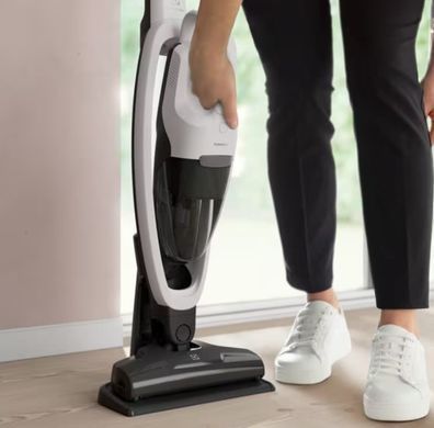 Electrolux Пылесос беспроводный, конт пыль -0.3л, автон. раб. до 45мин, вес-2.65кг, НЕРА, 2в1, турбо-щетка, 2 насадки, белый ES31CB18SH фото