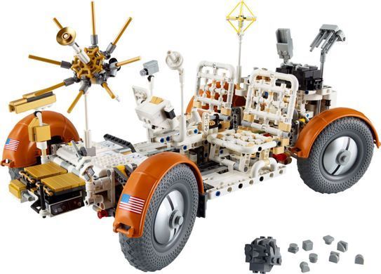 LEGO Конструктор Technic Лунный автомобиль NASA Apollo 42182 фото