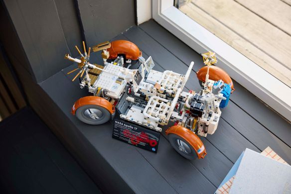 LEGO Конструктор Technic Лунный автомобиль NASA Apollo 42182 фото
