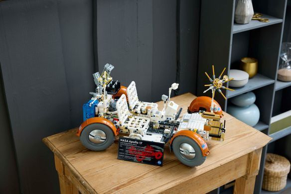 LEGO Конструктор Technic Лунный автомобиль NASA Apollo 42182 фото