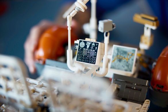 LEGO Конструктор Technic Лунный автомобиль NASA Apollo 42182 фото