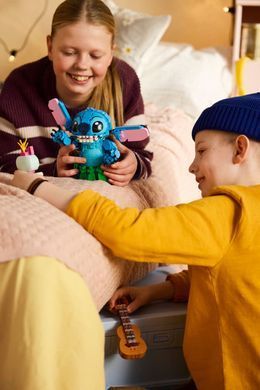 LEGO Конструктор LEGO Disney Classic Стіч і Страхопудка 43296 фото
