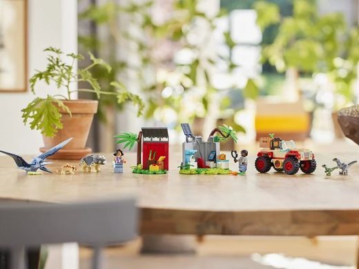 LEGO Конструктор Jurassic World BABY DINOSAUR RESCUE CENTER 76963 фото