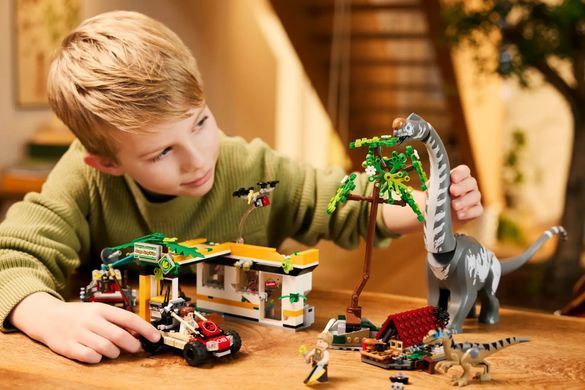 LEGO Конструктор LEGO Jurassic World Місія з відстеження раптора і титанозавра 76973 фото