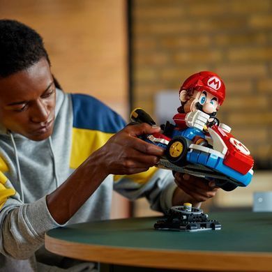 LEGO Конструктор Super Mario Kart: Марио и Standard Kart 72037 фото