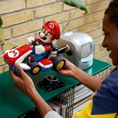 LEGO Конструктор Super Mario Kart: Марио и Standard Kart 72037 фото