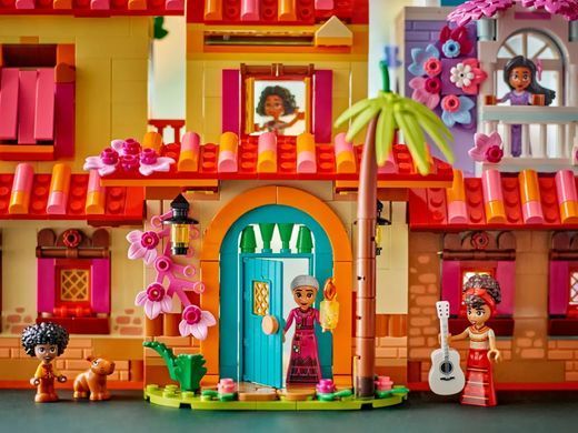 LEGO Конструктор Disney Волшебный дом Мадрыгал 43245- фото