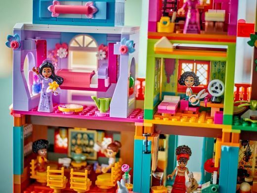 LEGO Конструктор Disney Волшебный дом Мадрыгал 43245- фото