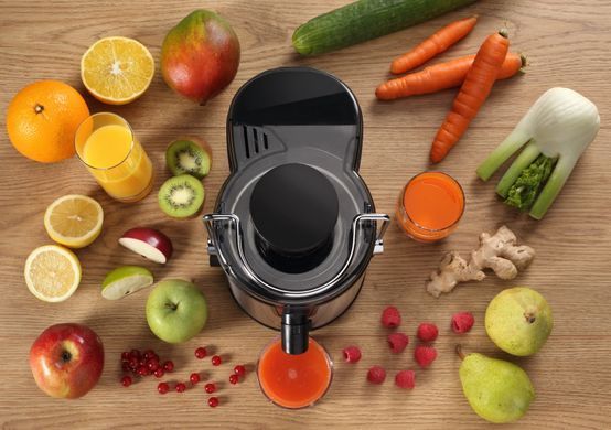 Gorenje Соковитискач відцентрований 400Вт, чаша-0.6л, жмих-1.6л, жолоб на ціле яблуко, пластик/метал, чорний JC400BE фото