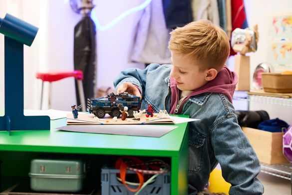 LEGO Конструктор LEGO Super Heroes Переслідування Людиною-Павуком машини для перевезення злочинців 76349 фото