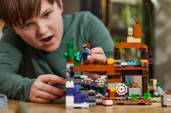 LEGO Конструктор Minecraft Покинута шахта у безплідних землях 21263 фото