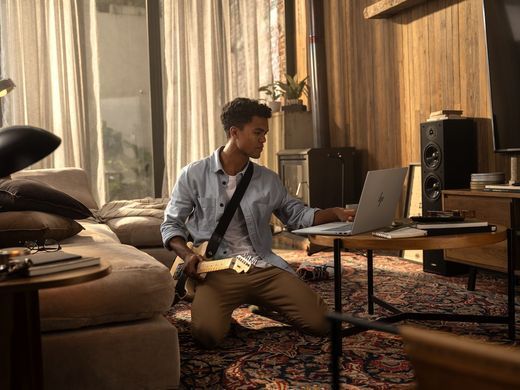 HP Ноутбук OmniBook 7 17-dc0001ua 17.3" FHD IPS Touch, Intel U7-258V, 32GB, F1024GB, UMA, Win11, сріблястий C3VD5EA фото