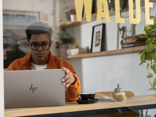 HP Ноутбук OmniBook 7 17-dc0001ua 17.3" FHD IPS Touch, Intel U7-258V, 32GB, F1024GB, UMA, Win11, сріблястий C3VD5EA фото