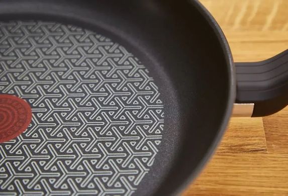 Tefal Frying pan Tefal Comfort Max, 20 cm, stainless steel, bakelite, black G7260244 фото