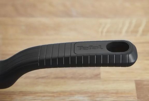 Tefal Frying pan Tefal Comfort Max, 20 cm, stainless steel, bakelite, black G7260244 фото