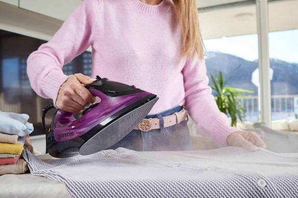 Gorenje Праска Gorenje, 2400Вт, 450мл, паровий удар -40гр, постійна пара - 180гр, автовимкнення, керам. підошва, бордовий SIK2400BKV фото