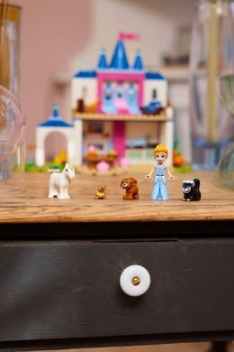 LEGO Конструктор LEGO Disney Princess Замок Попелюшки та її друзів-тварин 43283 фото