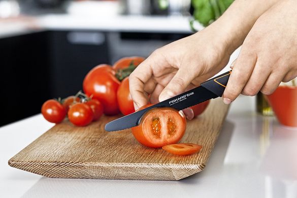 Кухонний нож для томатов Fiskars Edge, 13,3 см 1003092 фото