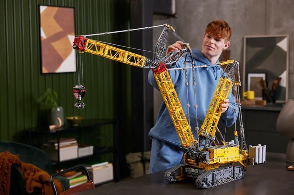 LEGO Конструктор Technic Гусеничный подъемный кран Liebherr LR 13000 42146 фото