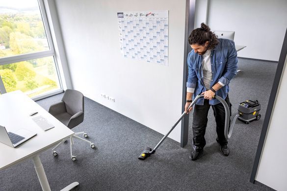 Karcher Профессиональный аккумуляторный пылесос T 10/1 Bp MODULAR RANGE! 36 В, 223 мбар, контейнер 10 л, 6,8 кг, без аккумулятора и зарядного устройства 1.527-352.0 фото