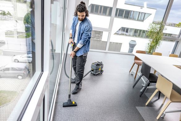 Karcher Профессиональный аккумуляторный пылесос T 10/1 Bp MODULAR RANGE! 36 В, 223 мбар, контейнер 10 л, 6,8 кг, без аккумулятора и зарядного устройства 1.527-352.0 фото